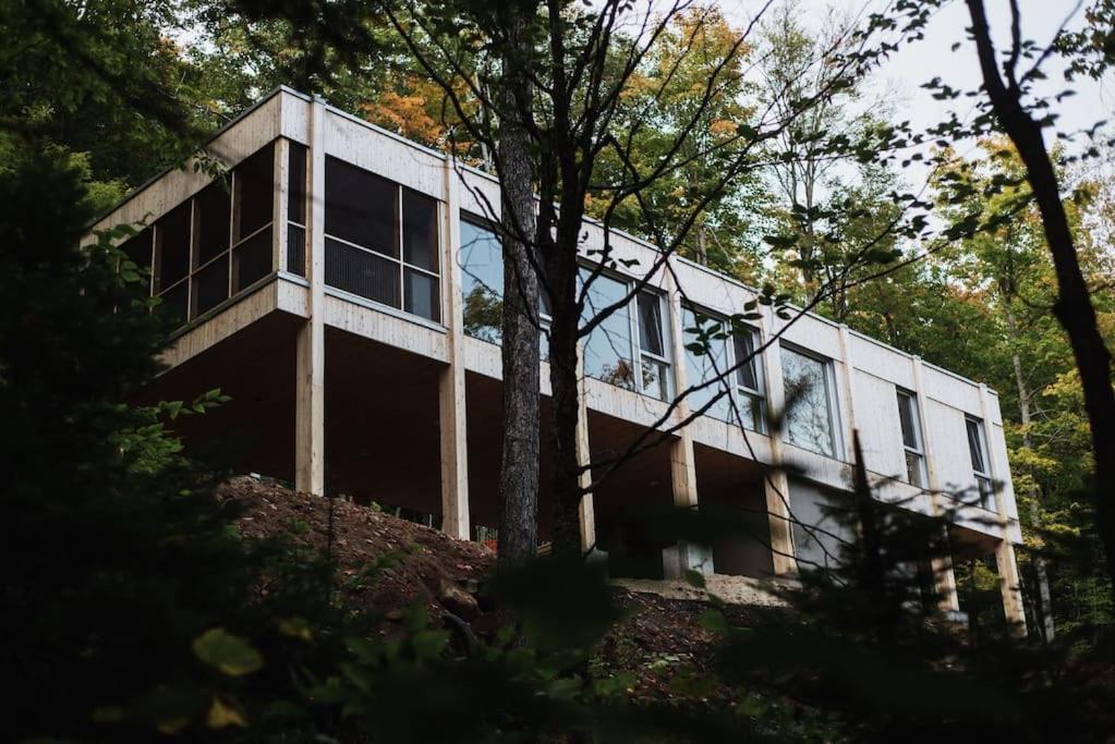 Chez Léon - carbon neutral hotel in Unknown City