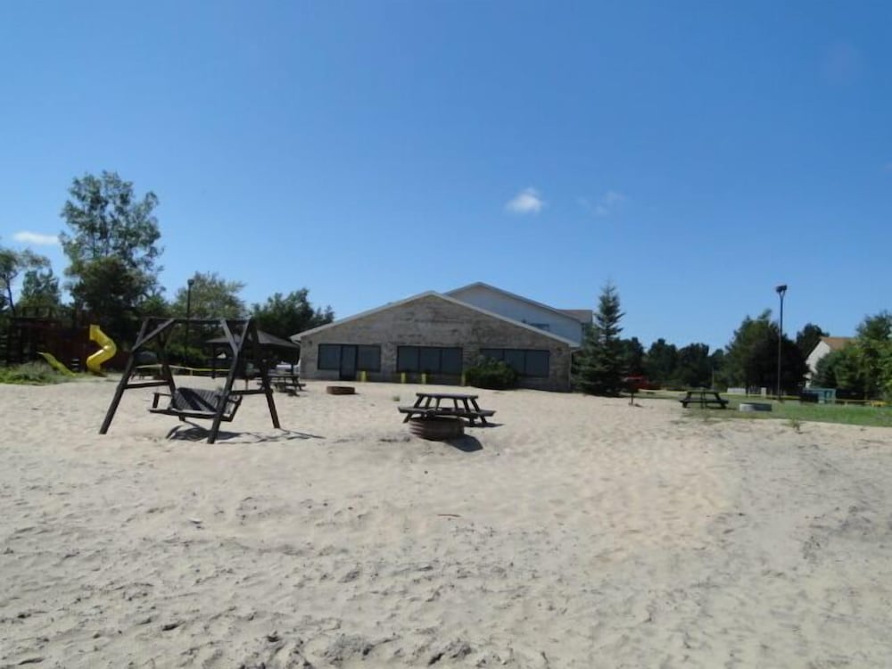 Oscoda Lakeside Hotel - photo 36