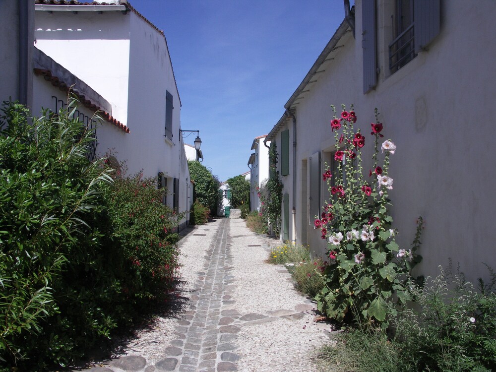 Appartement Sainte Clair — 4-Star Luxury Hotel in Saint-Martin-De-Re, France