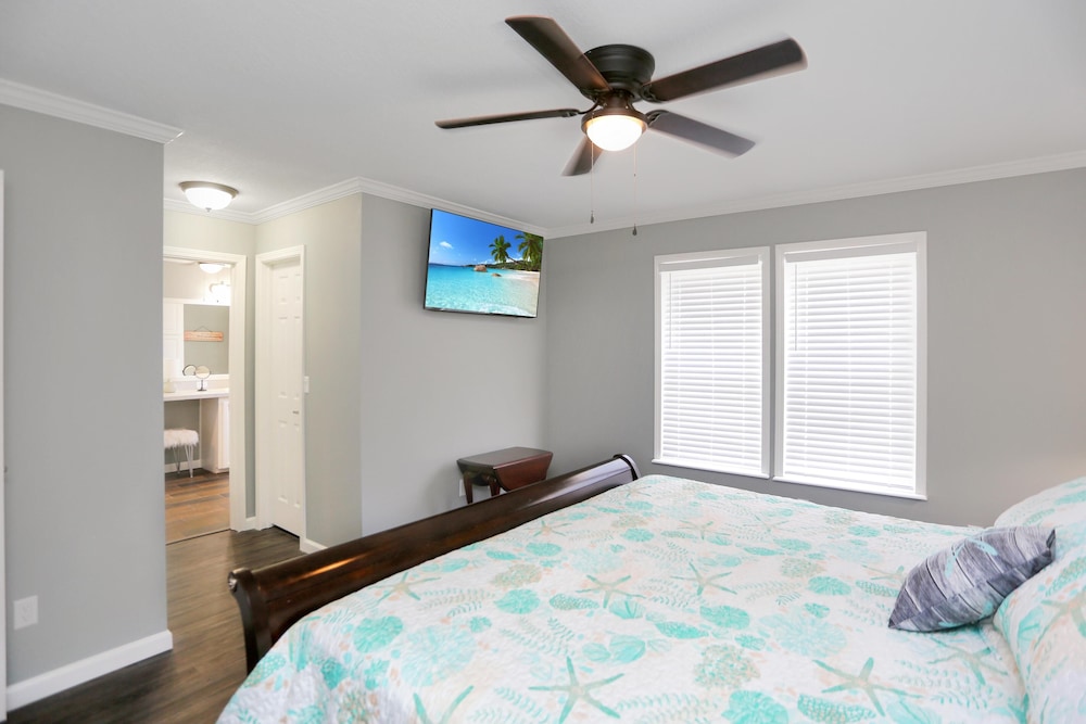 Salty Breeze by Pristine Property Vacation Rentals — 4-Star Luxury Hotel in Port Saint Joe, United States