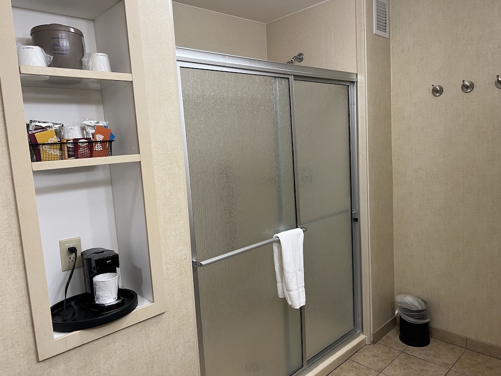 Hampton Inn & Suites Barstow - photo 40