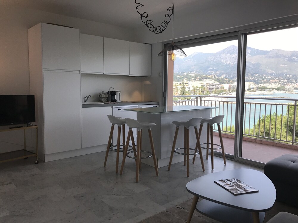 Studio Roquebrune Cap Martin 1 piA ce 3 personnes FR 1 196 337 — 4-Star Luxury Hotel in Roquebrune-Cap-Martin, France