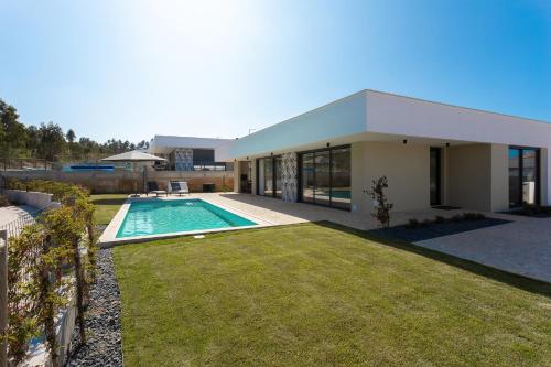 Villa Anita By Sch — 4-Star Luxury Hotel in Caldas Da Rainha, Portugal
