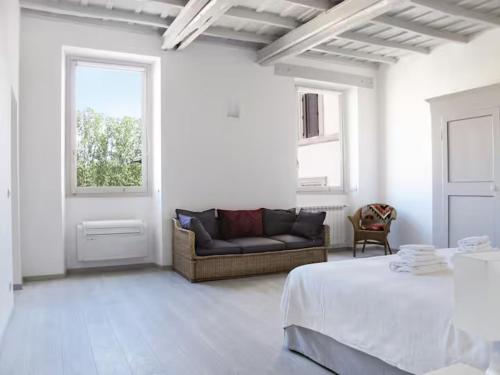 Spacious Modern Bright Apartment near Piazza Navona — 4-Star Luxury Hotel in Rome, Italy