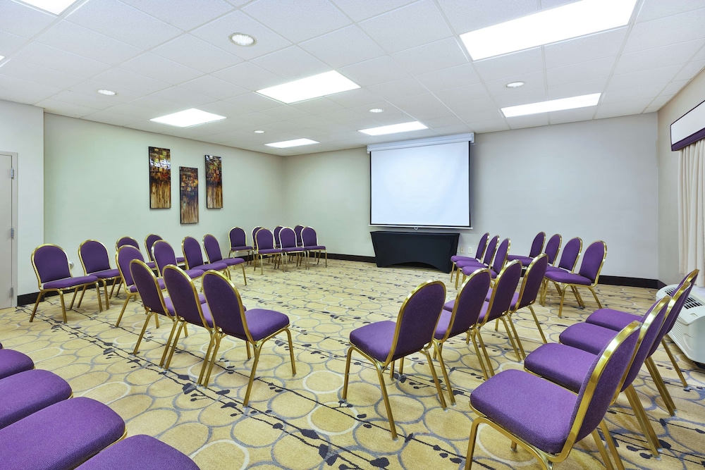 Hampton Inn Clinton - photo 27