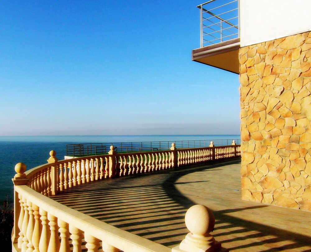 Hotel Golden hills - carbon neutral hotel in Lermontovo