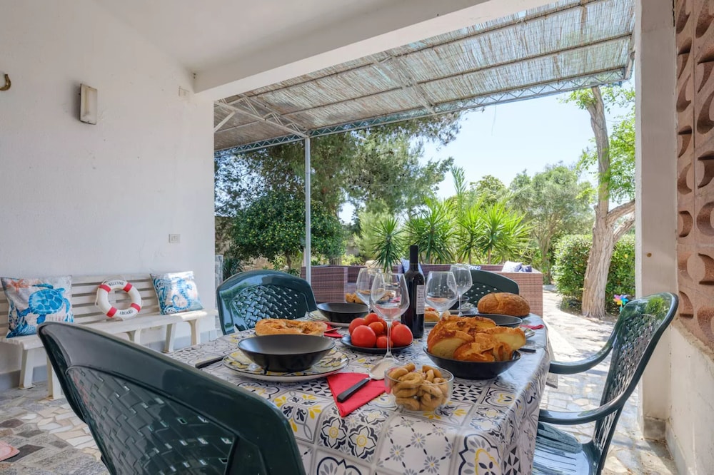 Villa Punta Prosciutto Sea View Facing the Sea With Air Conditioning Parking And Wi fi Porto Cesareo — 4-Star Luxury Hotel in Porto Cesareo, Italy