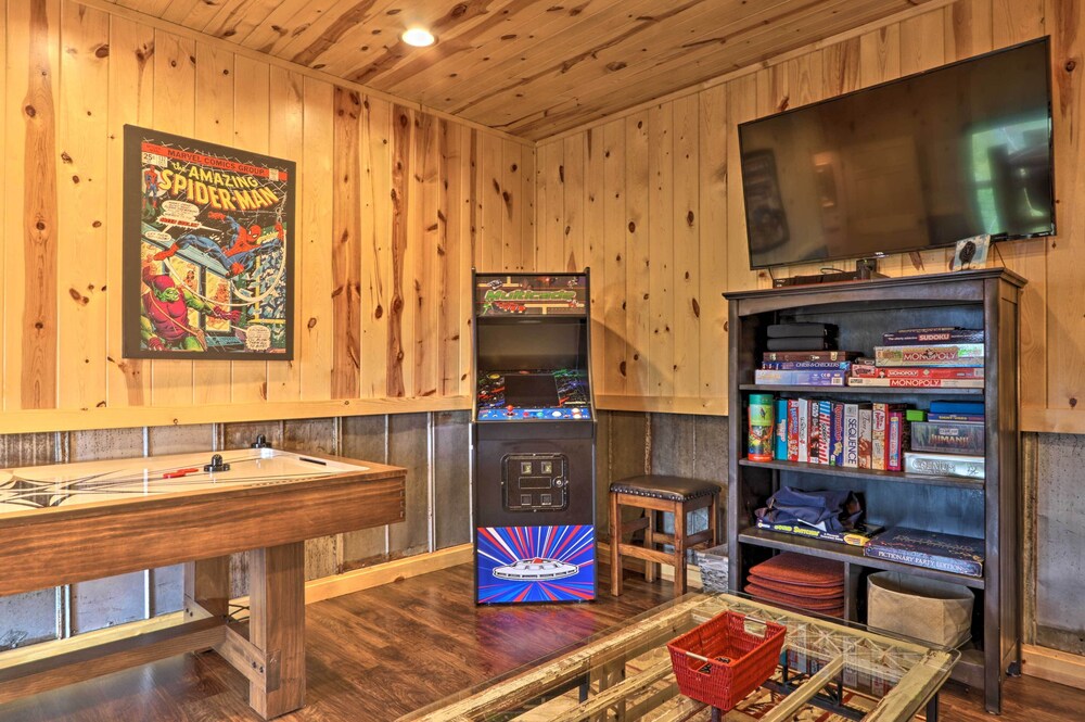 Woodsy Retreat with Fire Pit And Resort Amenities - photo 26