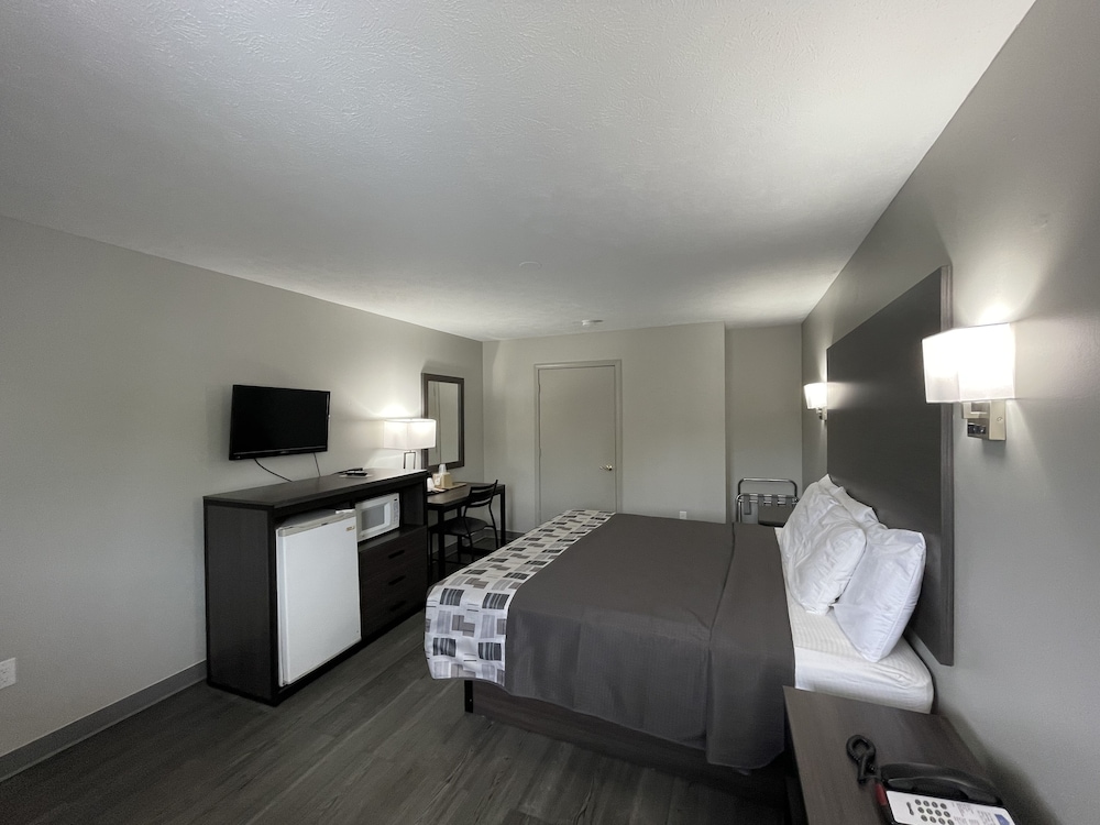 Embassy Inn - photo 6