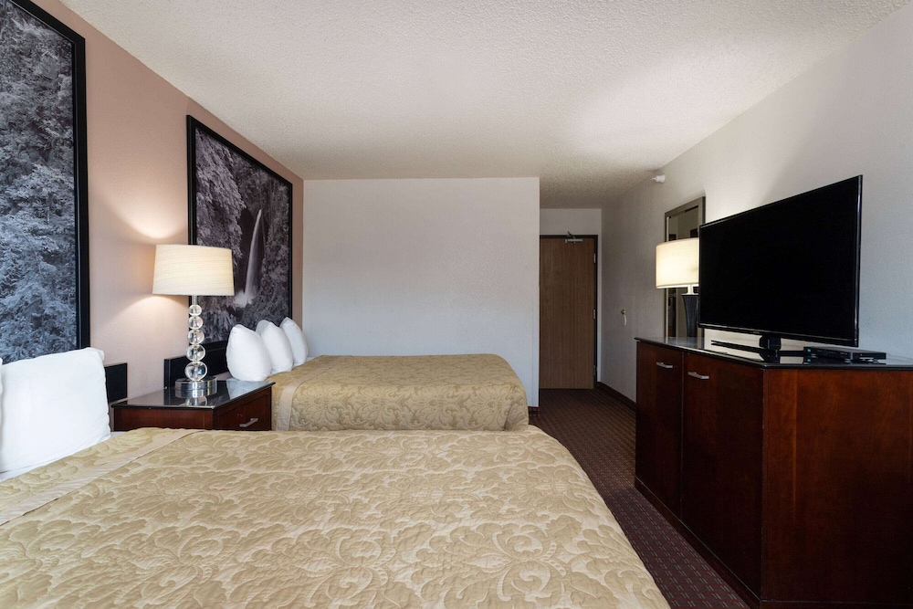 Super 8 by Wyndham Pendleton - photo 32