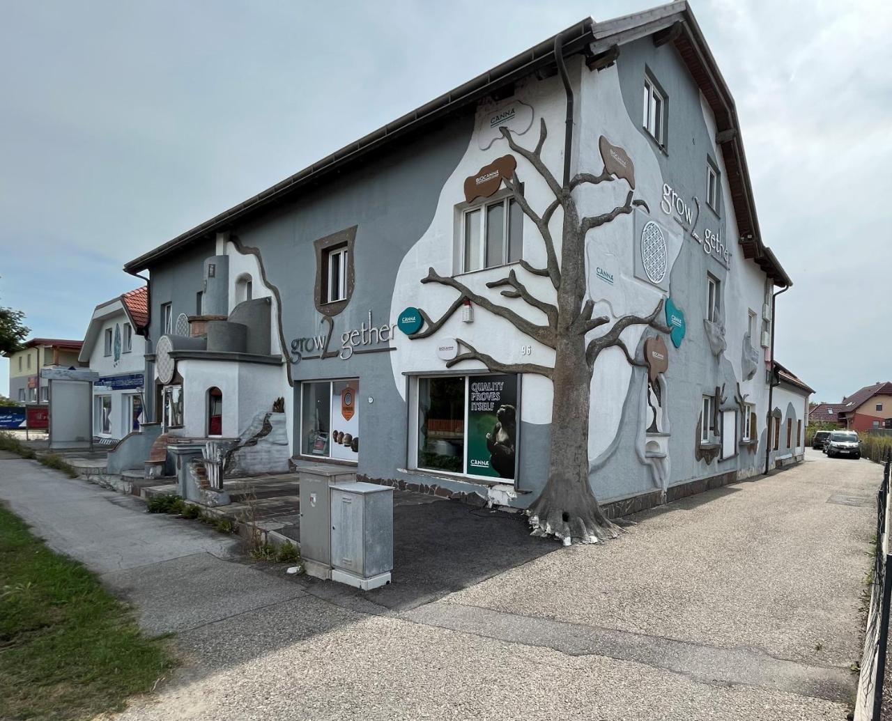 Apartments Ratzersdorfer Seen in 3100 Sankt Polten — 4-Star Luxury Hotel in Sankt Poelten, Austria