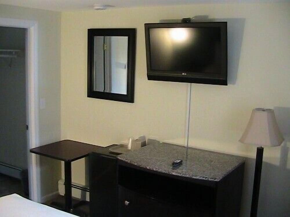 Shore Point Motel - photo 24