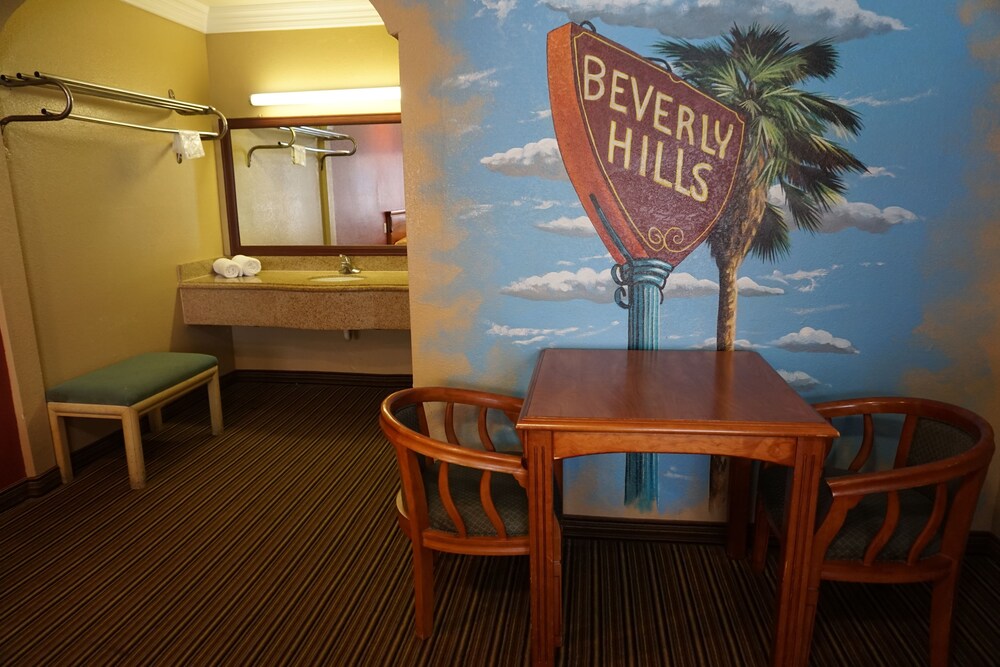 Hollywood Inn Express North - photo 22