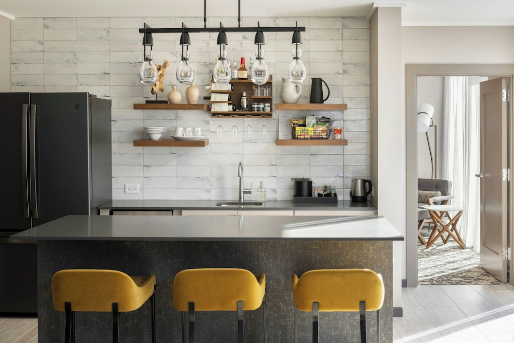Epicurean Atlanta Autograph Collection - photo 35