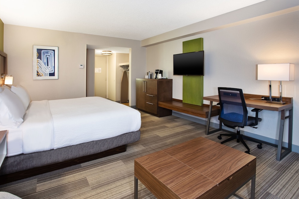 Holiday Inn Express Nashville Airport - photo 13