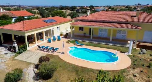 Por Do Sol Villa — 4-Star Luxury Hotel in Reguengos De Monsaraz, Portugal
