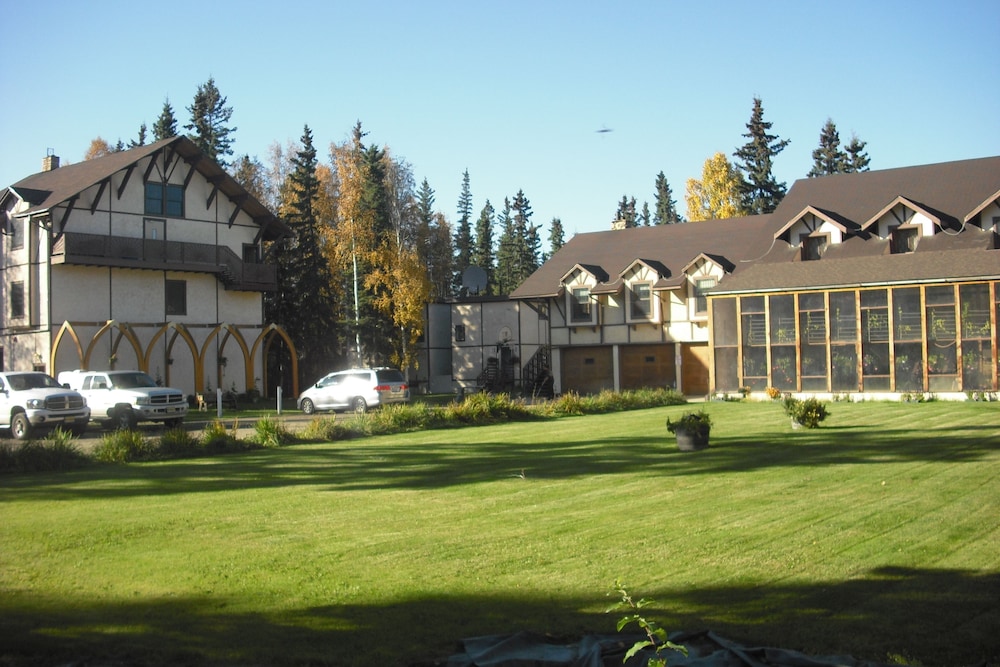 7 Gables Inn & Suites - photo 65