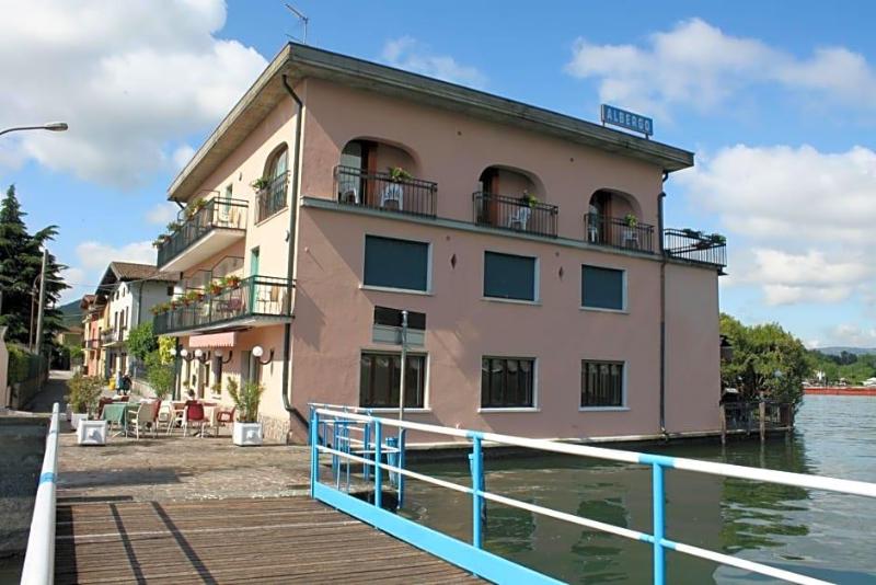 Albergo Ristorante Punta Dell’Est pet-friendly hotel Clusane