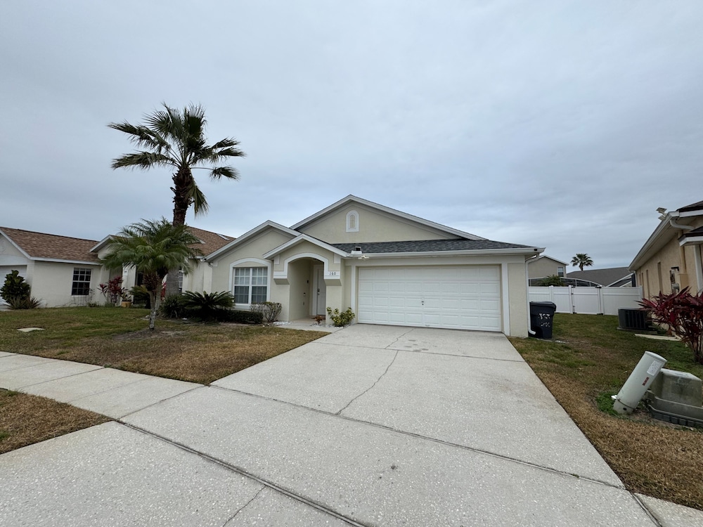 4 Bedroom 3 Bath Hampton Lakes Home With Private Pool Near Disney — 4-Star Luxury Hotel in Davenport, United States