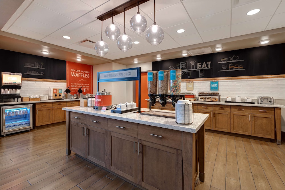 Hampton Inn & Suites Milwaukee West - photo 47