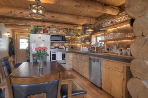 2350 Middle Creek — hotel in Creede