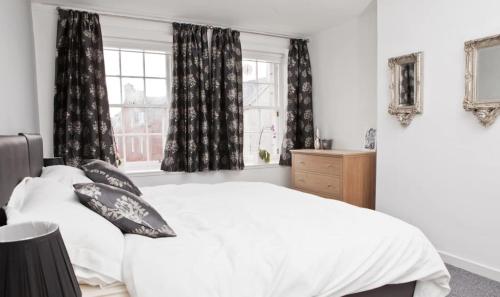 Royal Mile Apartment — 4-Star Luxury Hotel in Edinburgh, United Kingdom