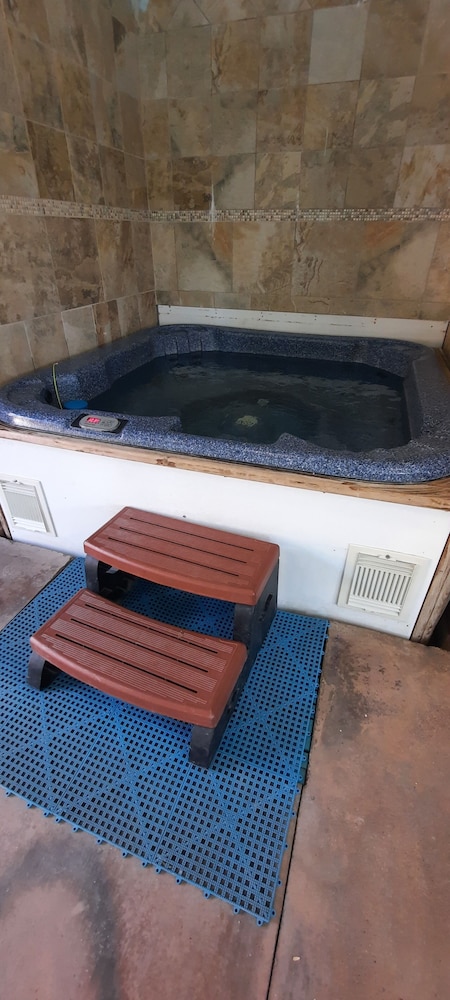 Americas Best Value Inn Salmon - photo 12