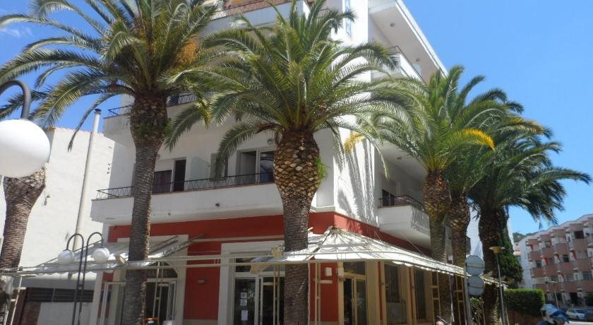 Hotel Canaima — Tossa De Mar