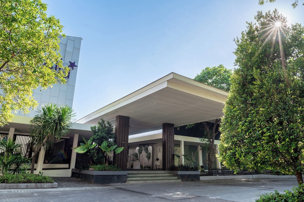 Estrella Hotel & Conference — Luwuk — photo 2