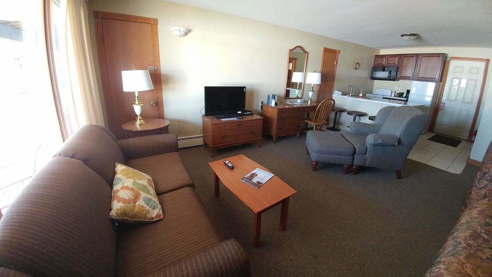 Snug Harbor Inn - photo 55