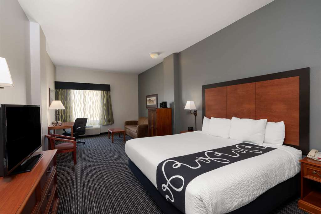 La Quinta Inn & Suites by Wyndham Rifle - photo 15