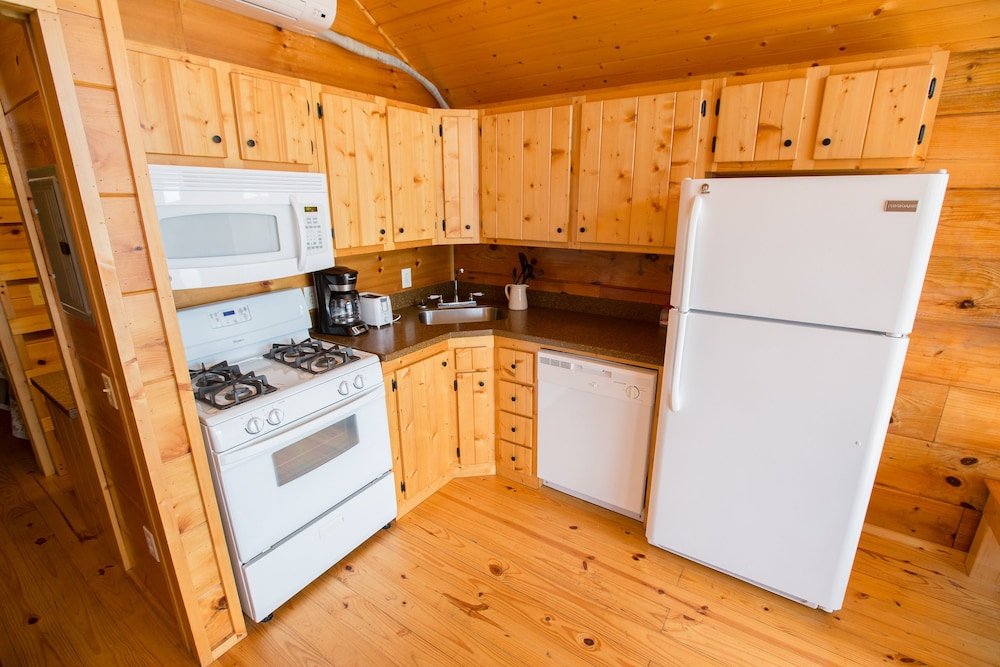 Edinboro Lake Resort Cabins - photo 44