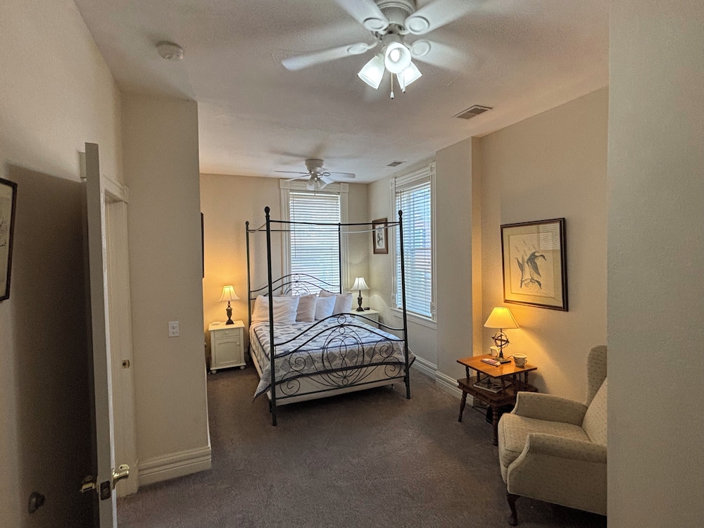 Hermann Crown Suites - photo 83