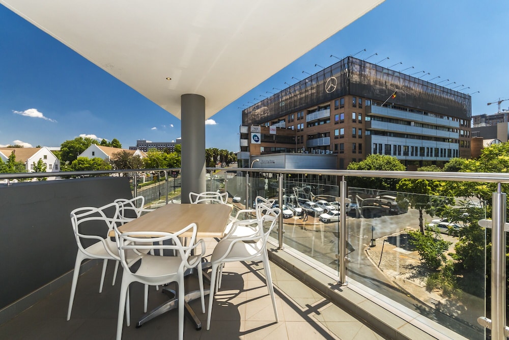 The Apex On Smuts — 4-Star Luxury Hotel in Johannesburg, South Africa
