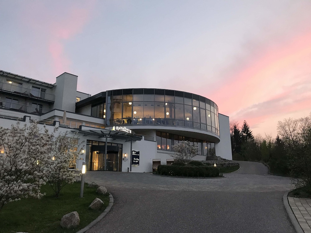 Sonnenhotel Raitelberg — Wustenrot