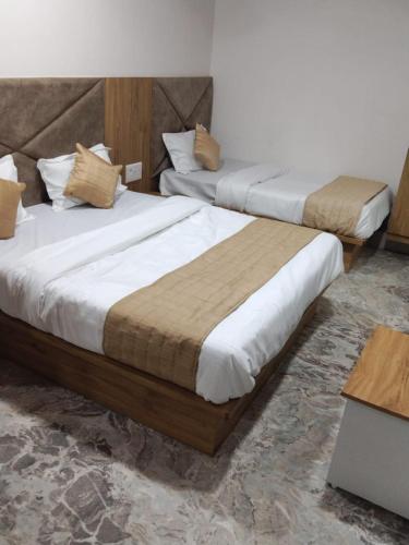 Hotel Sunrise Rooms — 5-Star Luxury Hotel in Ahmedabad, India
