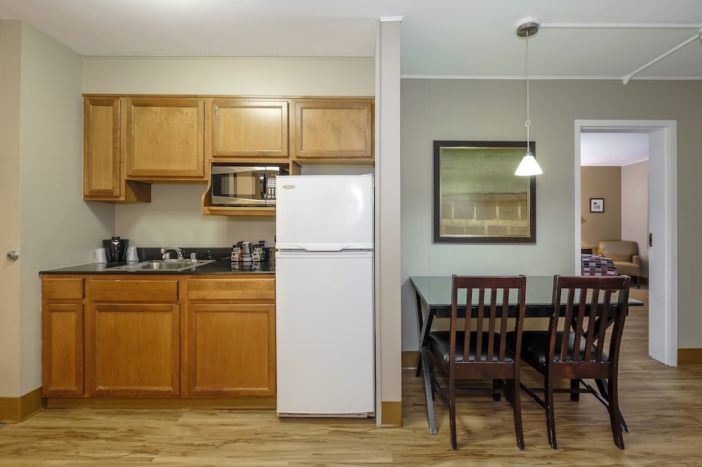 Red Roof Inn & Suites Herkimer - photo 26