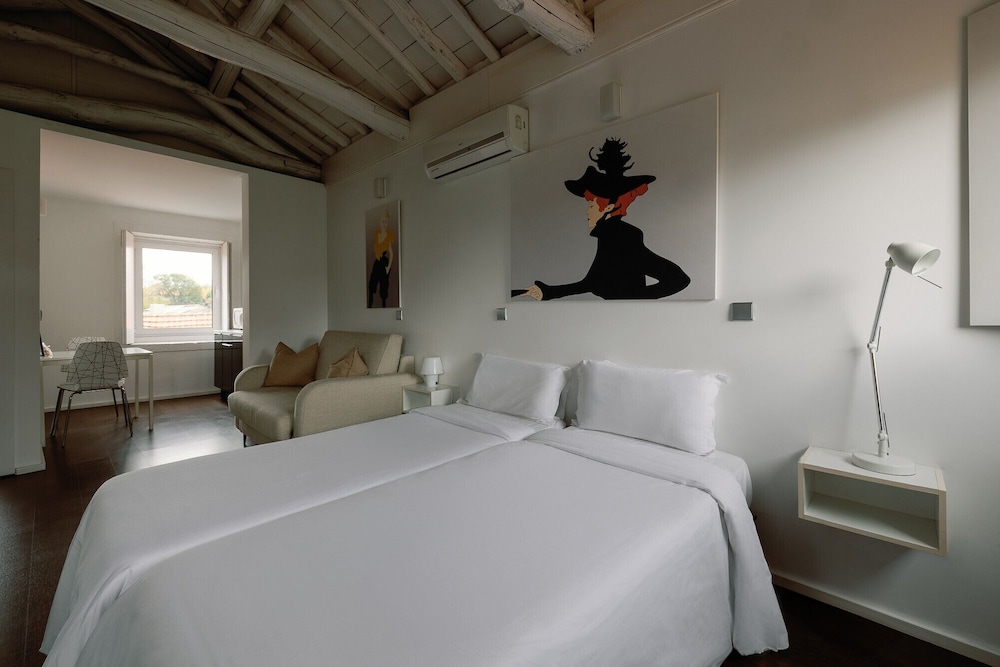 Olala Fine Arts Studios — 4-Star Luxury Hotel in Porto, Portugal