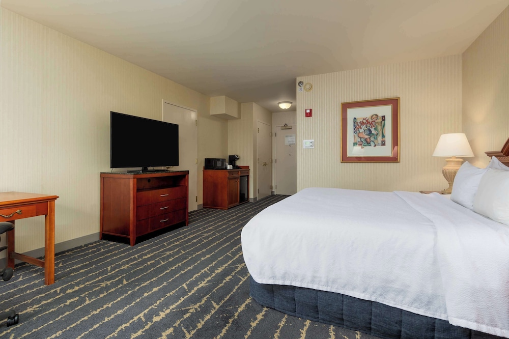 Hilton Garden Inn Milwaukee Northwest Conference Center - photo 13