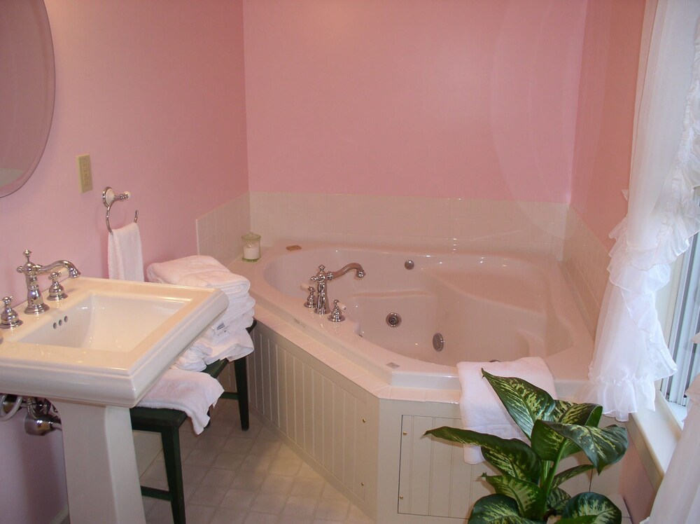 Elsa's Inn on the Harbor - photo 10