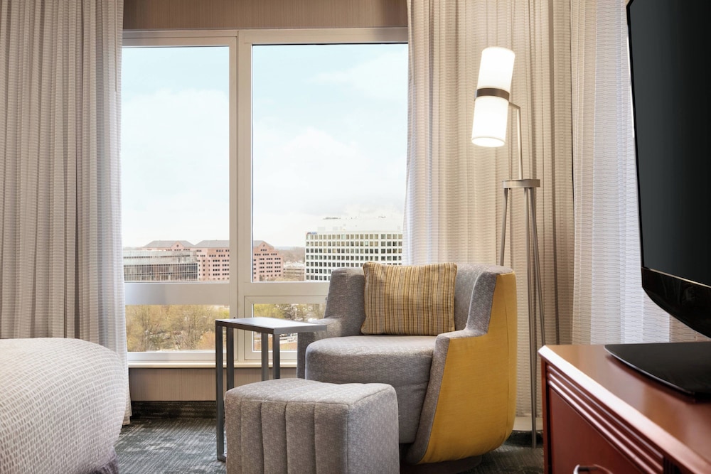Courtyard by Marriott Tysons McLean - photo 11