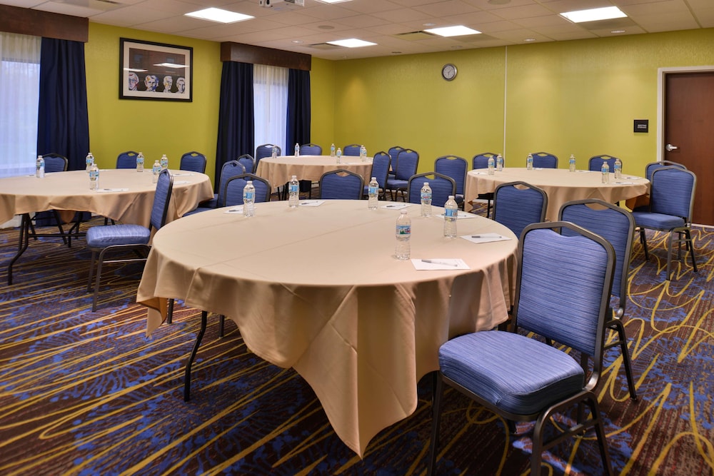 Hampton Inn & Suites Ann Arbor West - photo 55