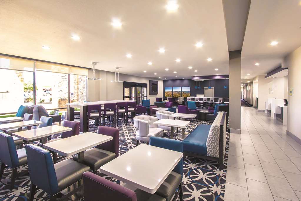 La Quinta Inn & Suites by Wyndham Pampa - photo 69