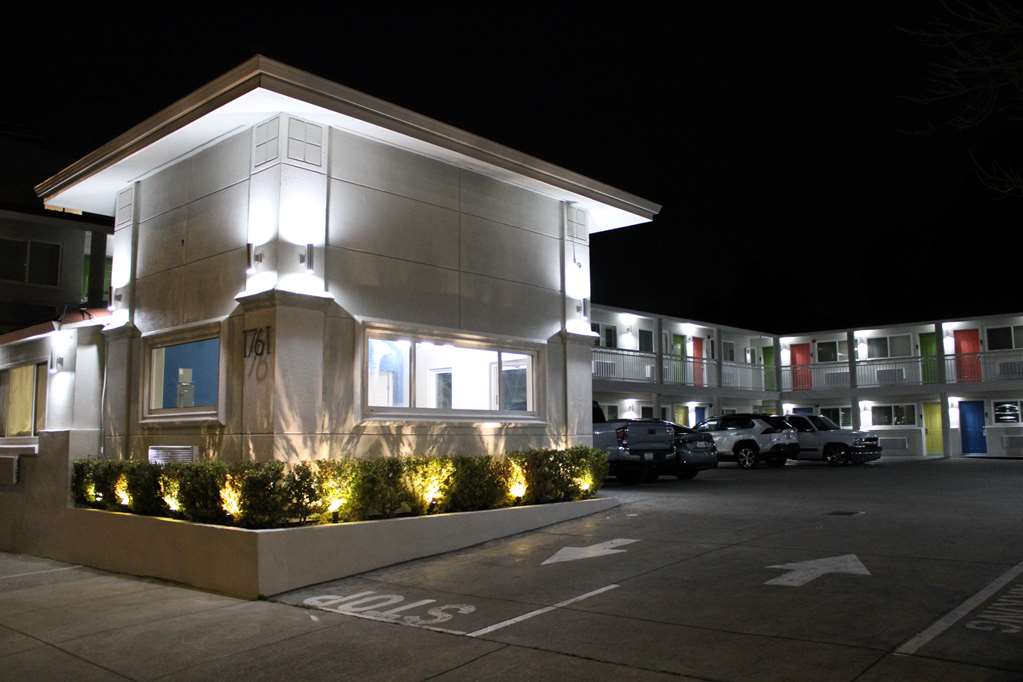 Signature Inn Berkeley - photo 10