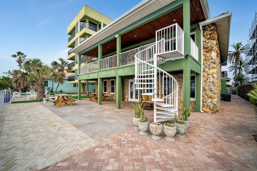 Stones Throw Beachfront Luxury Suites - photo 93