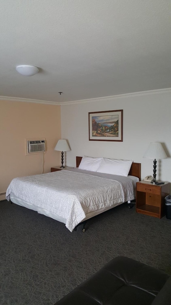 Merrill Field Inn - photo 19
