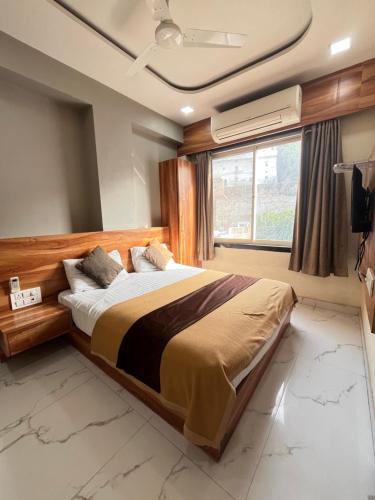 Hotel Bansuri I opposite shreenathji temple 80mtr away 966o9o1oo6 in Nathdwara, India