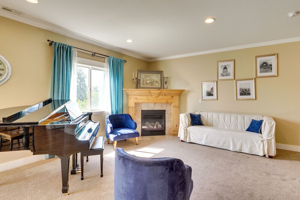 Spacious Utah Retreat w Deck Grill & Fire Pit — hotel in Provo