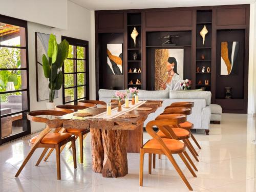 Luxury 4 Bedroom Pool Villa in Canggu 7 mins to Beach — 4-Star Luxury Hotel in Canggu, Indonesia