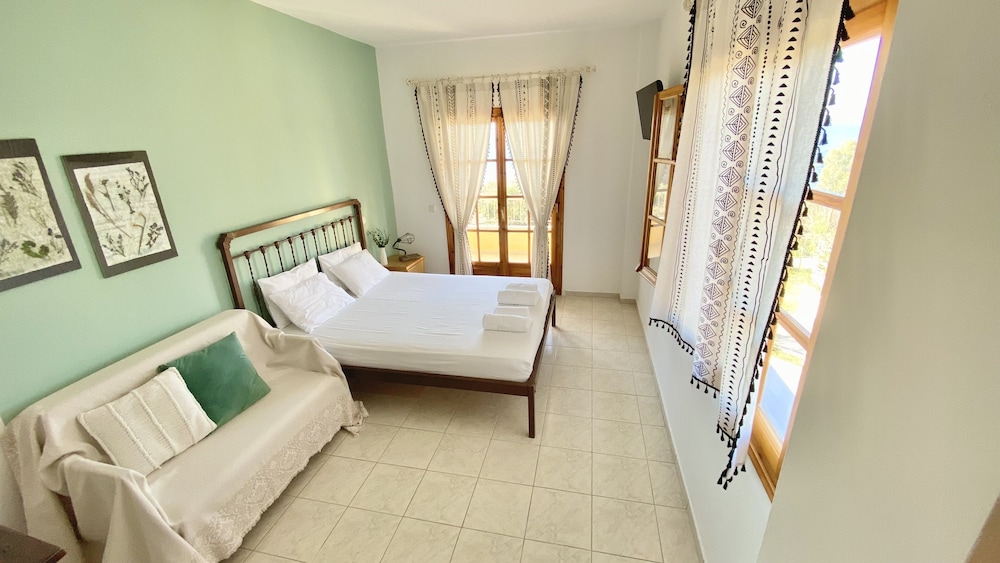 Lianos Apartments — Rovies — photo 2